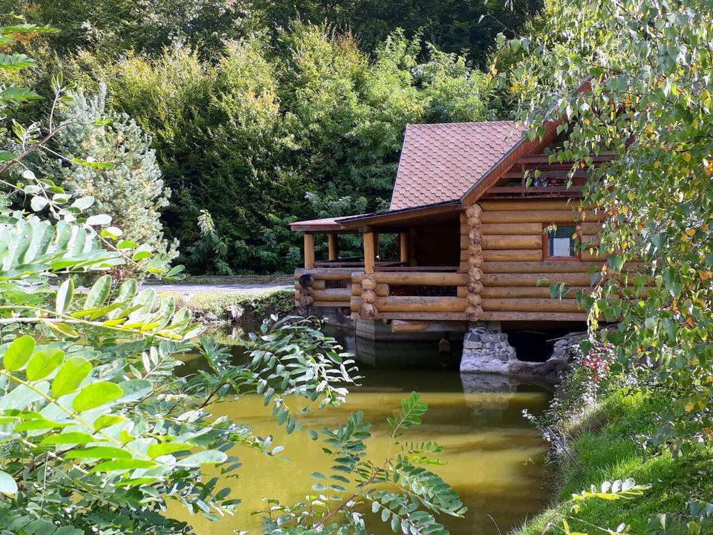 Gasthaus Rancho 555 Uschhorod Exterior foto
