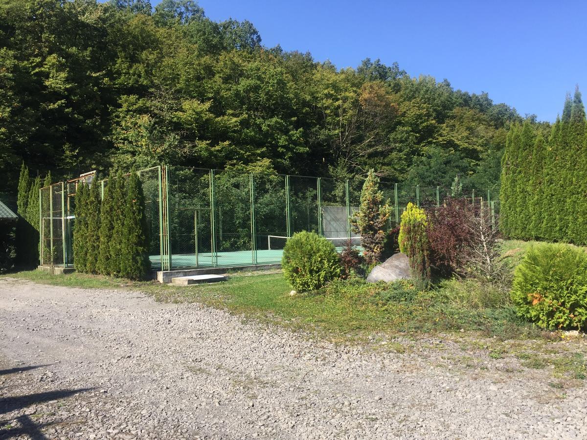 Gasthaus Rancho 555 Uschhorod Exterior foto